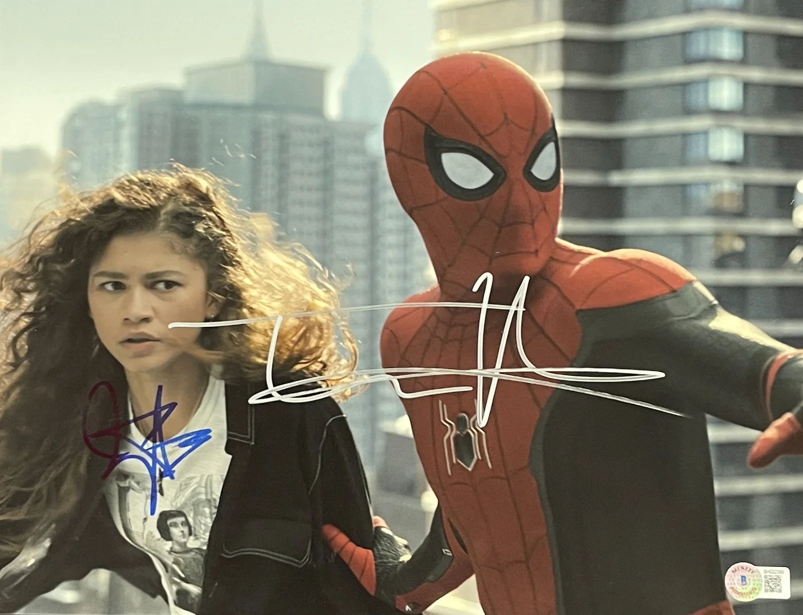 Tom Holland — Tom Holland Zendaya Signed 11x14 Photo Spider-Man Authentic Autograph Beckett