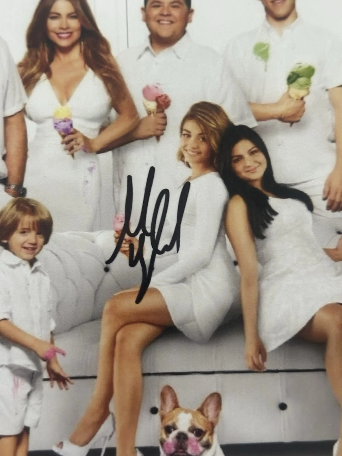Modern Family Sarah Hyland Signed Glossy Photo, image 2