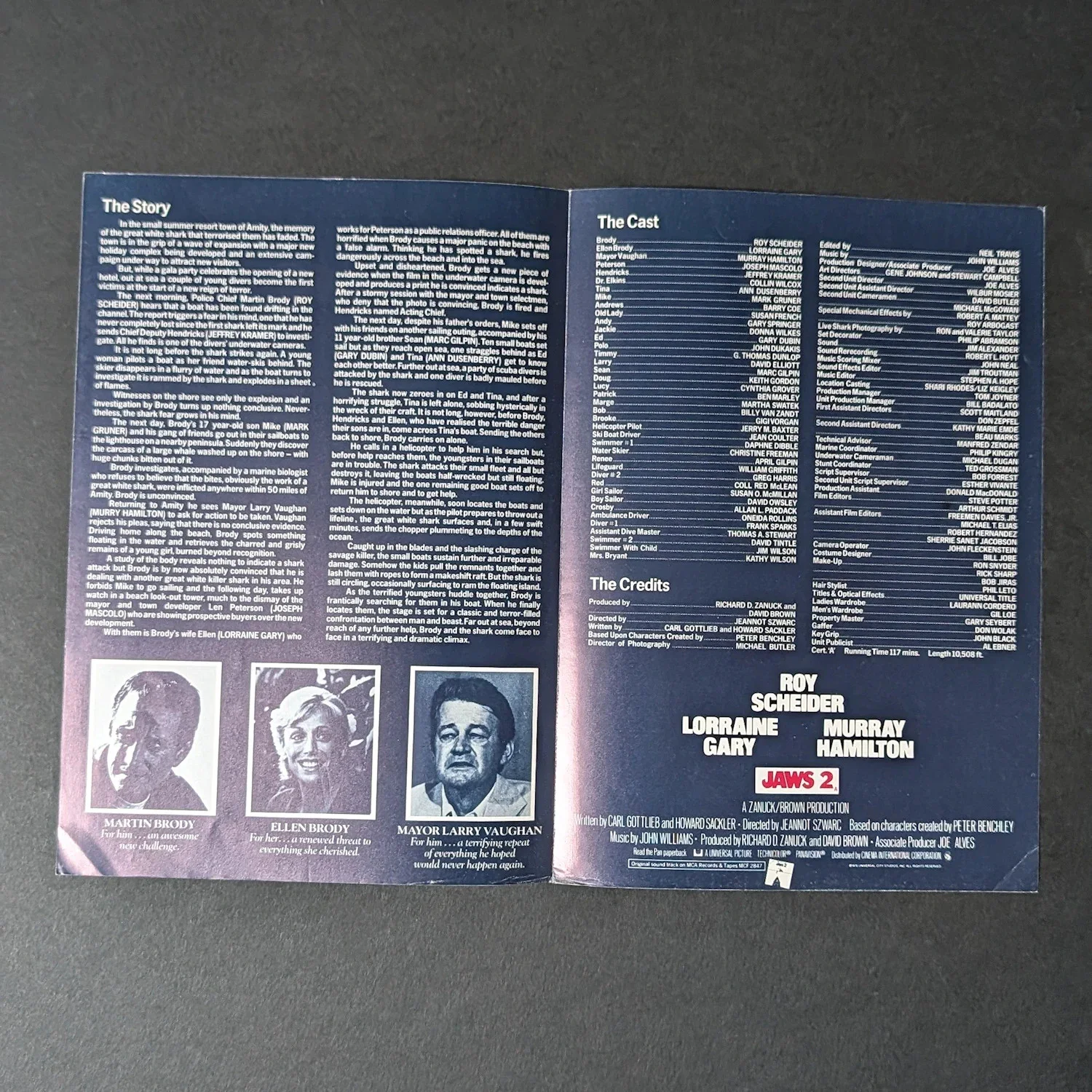 JAWS 2 (1978) Vintage A4booklet feat. iconic artwork, story, cast & crew listing, изображение 3