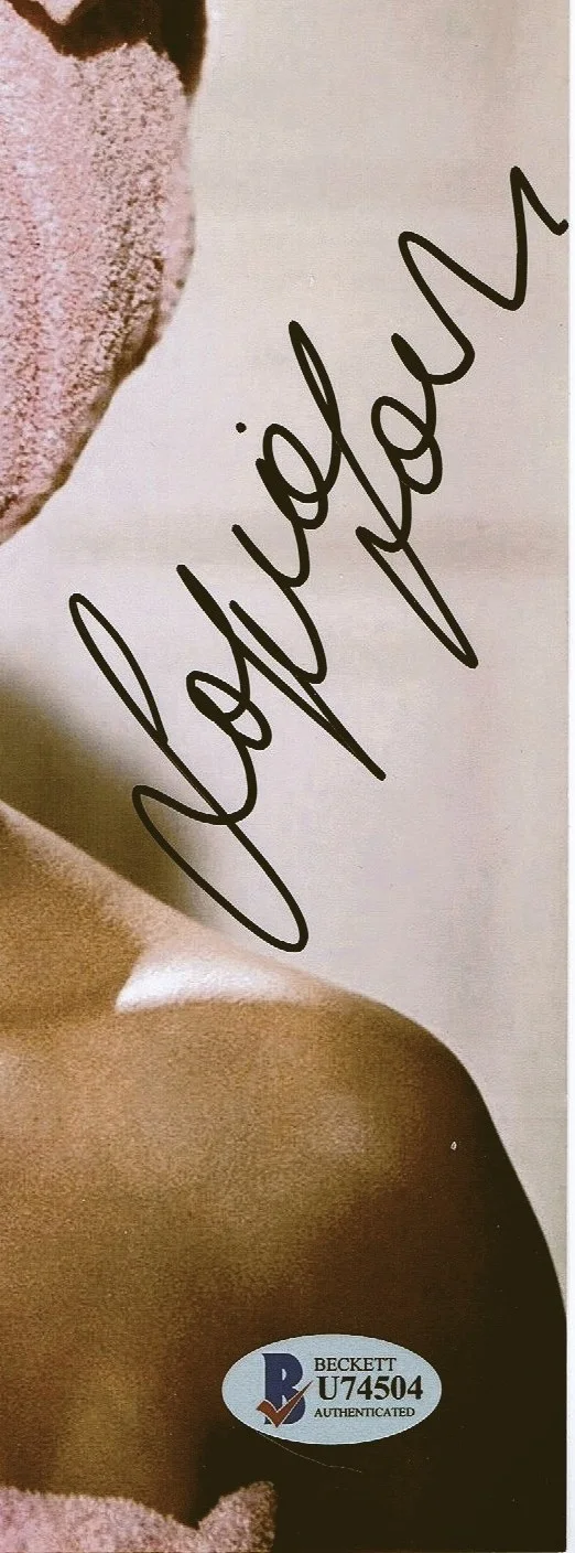 SOPHIA LOREN — SOPHIA LOREN HAND SIGNED PHOTO 1966 ARABESQUE 8x10 COA BECKETT, изображение 2