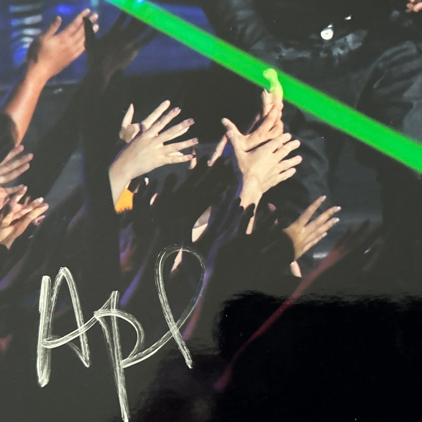BLACK EYED PEAS APL DE AP & FERGIE SIGNED AUTOGRAPHED 8x10 GROUP PHOTO, image 2