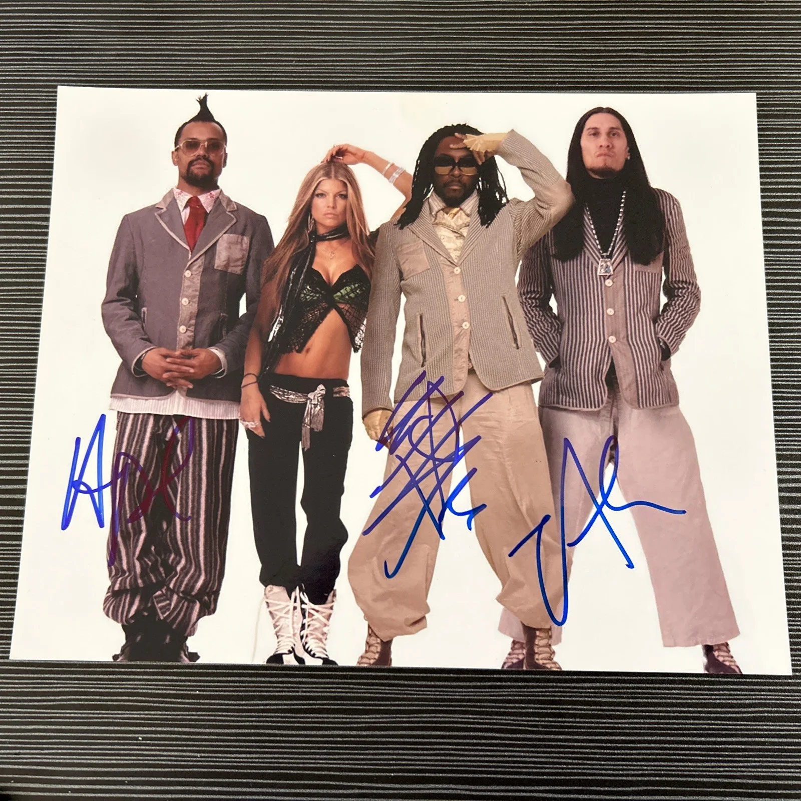 BLACK EYED PEAS APL DE AP, WILL I AM, TABOO SIGNED AUTOGRAPHED 8x10 GROUP PHOTO, изображение 2