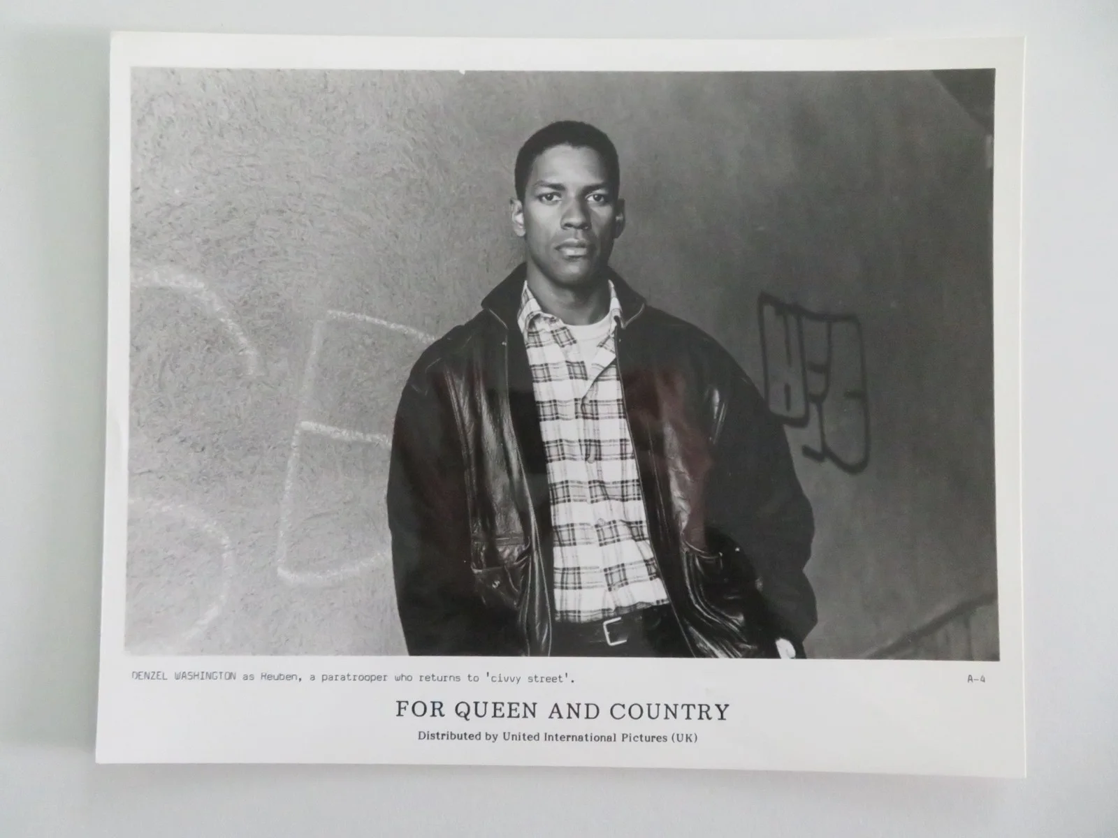 FOR QUEEN AND COUNTRY MOVIE STILL PHOTO LOT OF 6 DENZEL WASHINGTON D. HEALY 1988, изображение 3