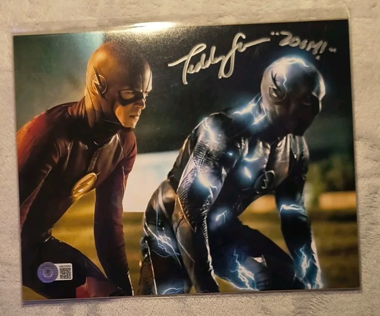 Teddy Sears — 2 Teddy Sears signed autograph + inscribed 8x10 photo lot Beckett COA The Flash, image 2