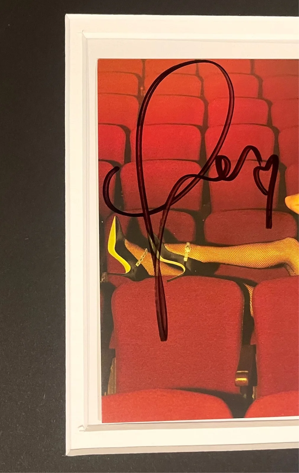 Taylor Swift — Taylor Swift Signed Framed Life Of A Showgirl CD Photo 4 PSA COA Authenticated, изображение 5