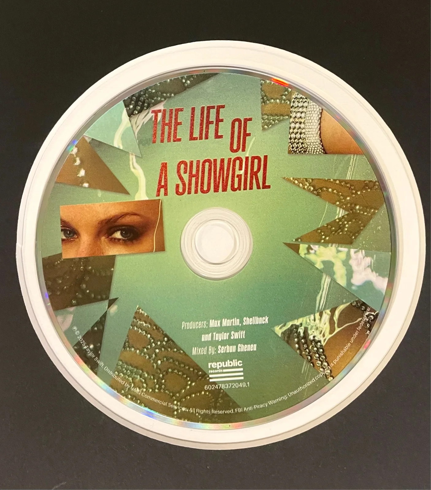 Taylor Swift — Taylor Swift Signed Framed Life Of A Showgirl CD Photo 4 PSA COA Authenticated, изображение 3