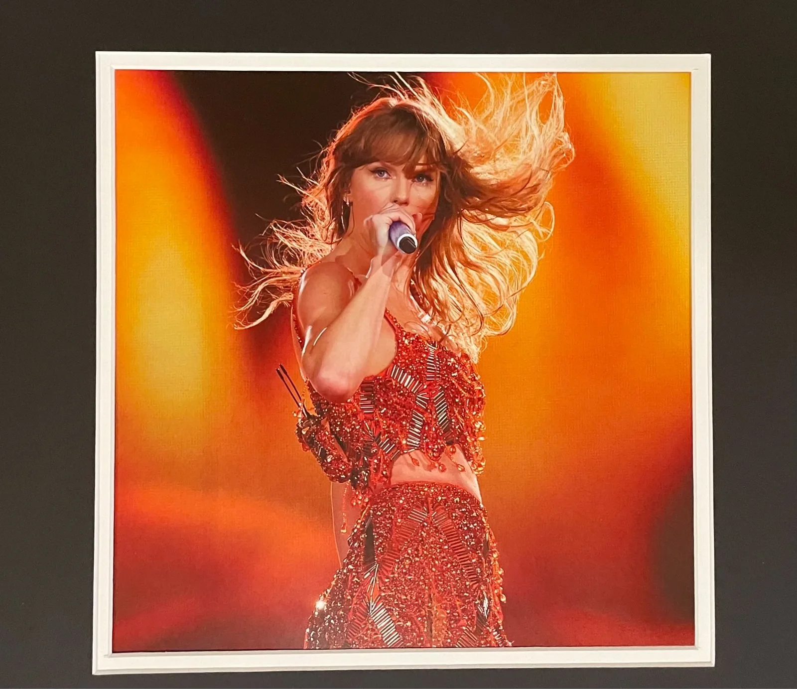 Taylor Swift — Taylor Swift Signed Framed Life Of A Showgirl CD Photo 3 PSA COA Authenticated, изображение 2