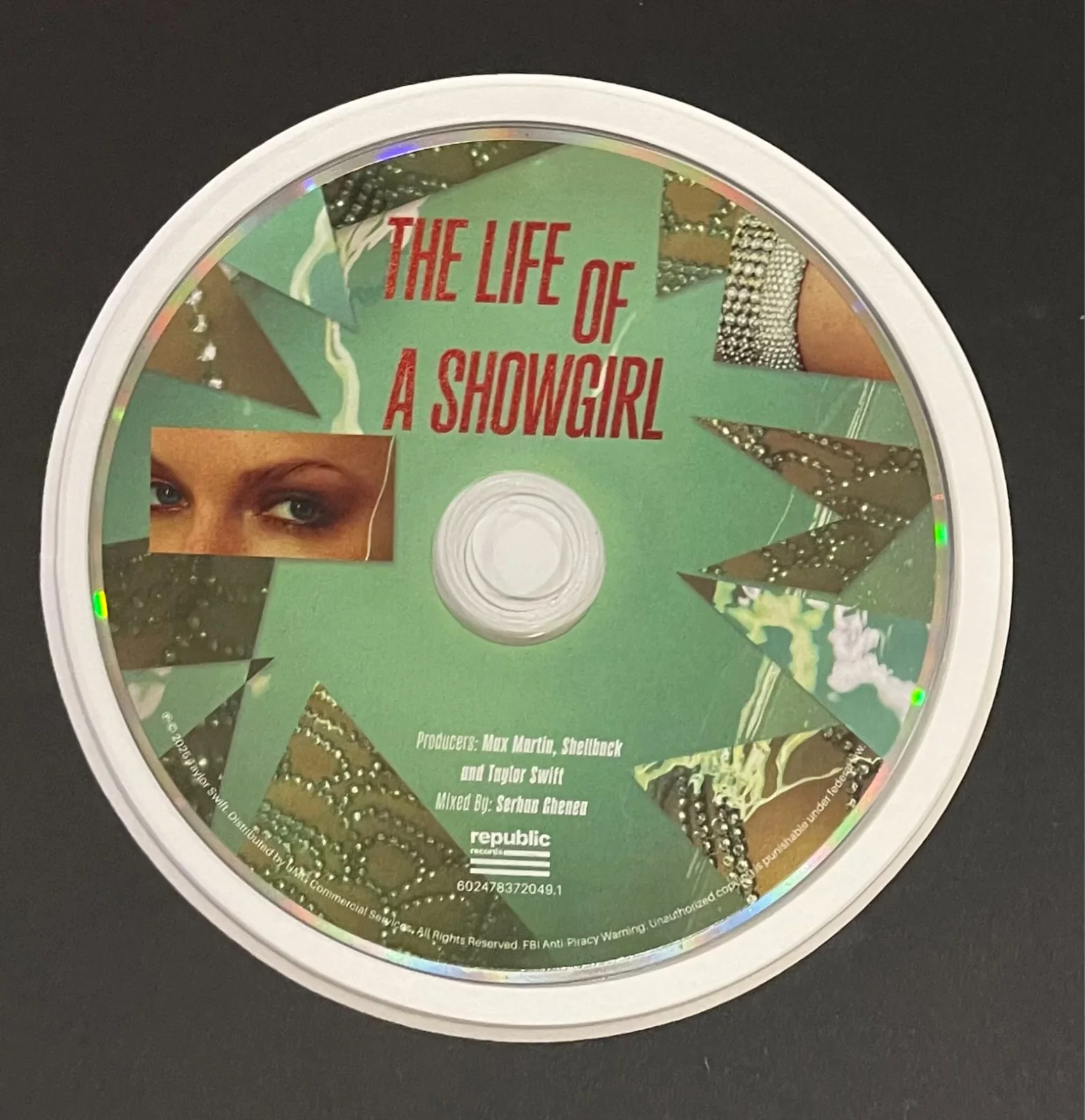 Taylor Swift — Taylor Swift Signed Framed Life Of A Showgirl CD Photo 3 PSA COA Authenticated, изображение 3