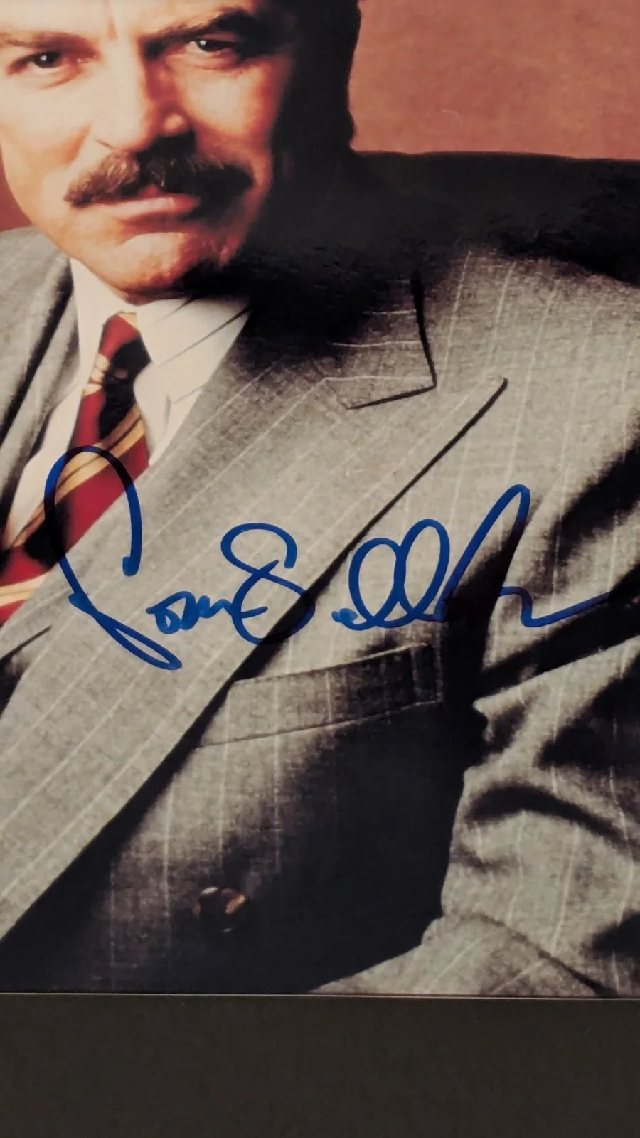 Tom selleck — Tom Selleck ' Blue Blood - Magnum P.I . ' Signed 8x10 Photo. C.O.A!, image 2