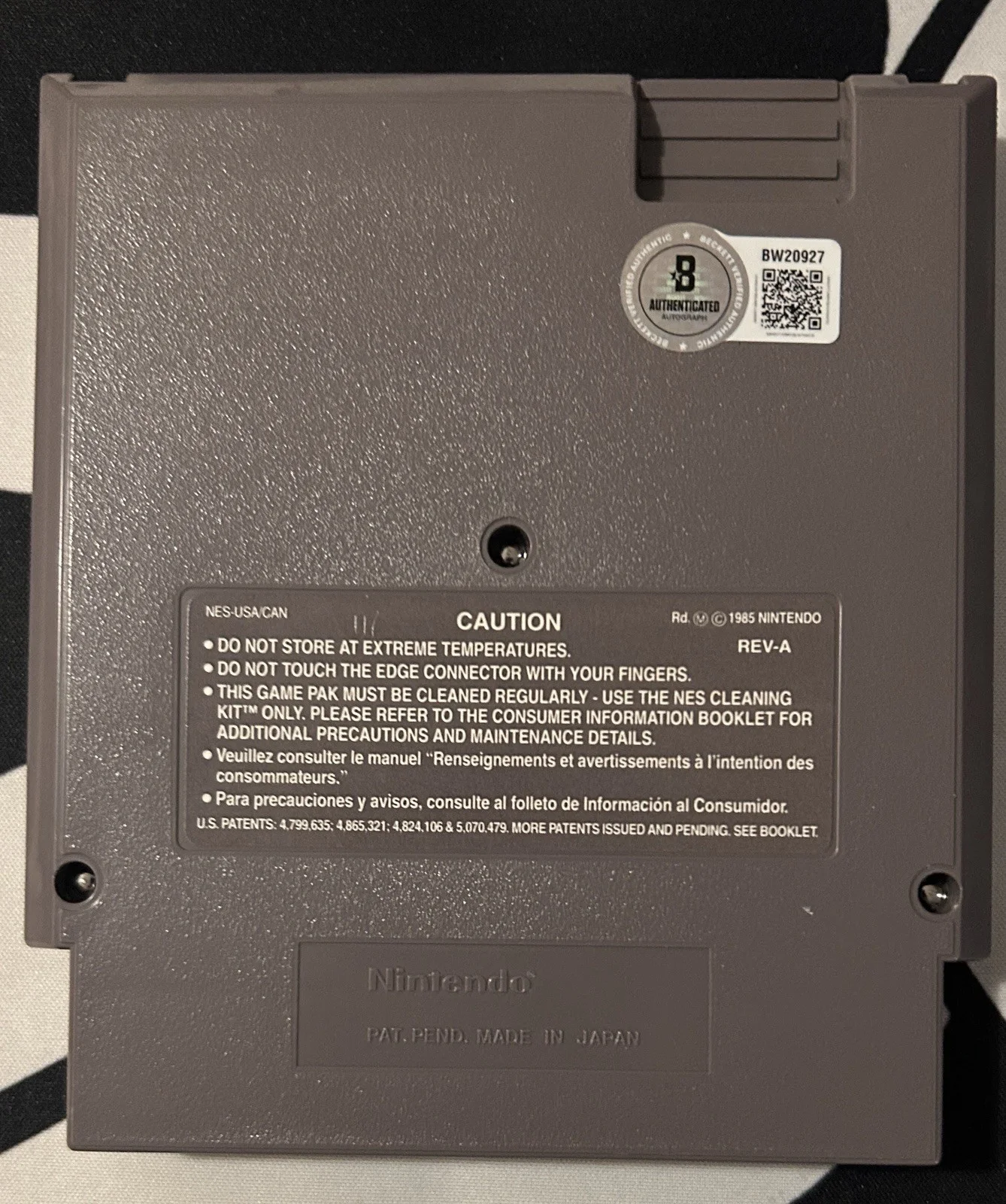 Vanna White — Vanna White Signed NES Cartridge. Nintendo Wheel of Fortune. Beckett COA, изображение 2