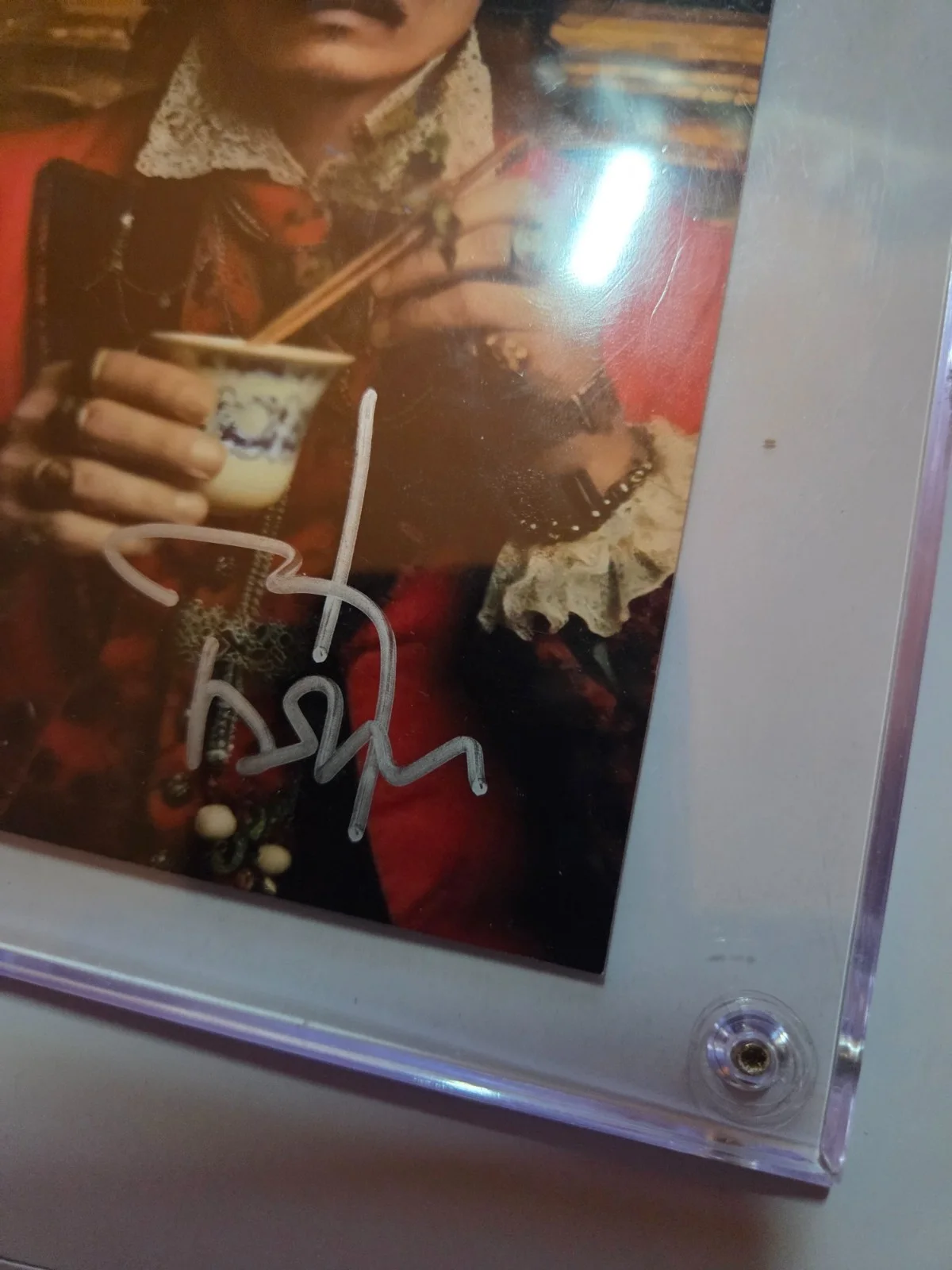 johnny depp — JOHNNY DEPP signed 4x6 photo ENCAPSULATED to 6x8 coa/holo free shipping, изображение 3