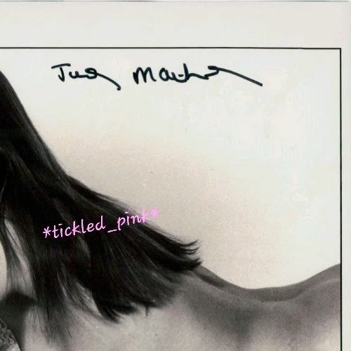 Judy Matheson — Scream queen Judy Matheson-From Twins Of Evil signed 8x10 Photo w/COA ((Flawed)), изображение 2