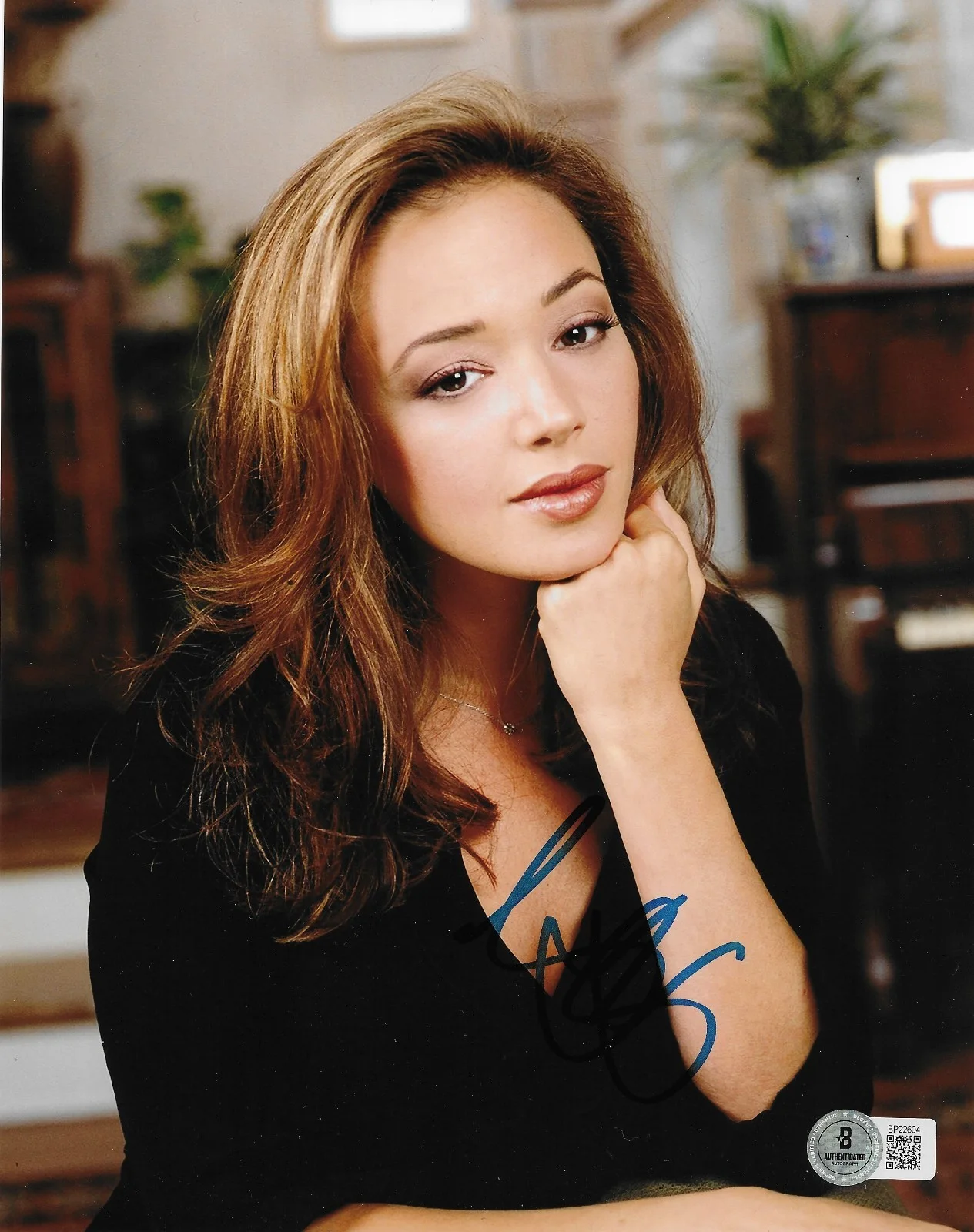 Leah Remini — Leah Remini Signed 8x10 Photo Autographed BAS King of Queens 604