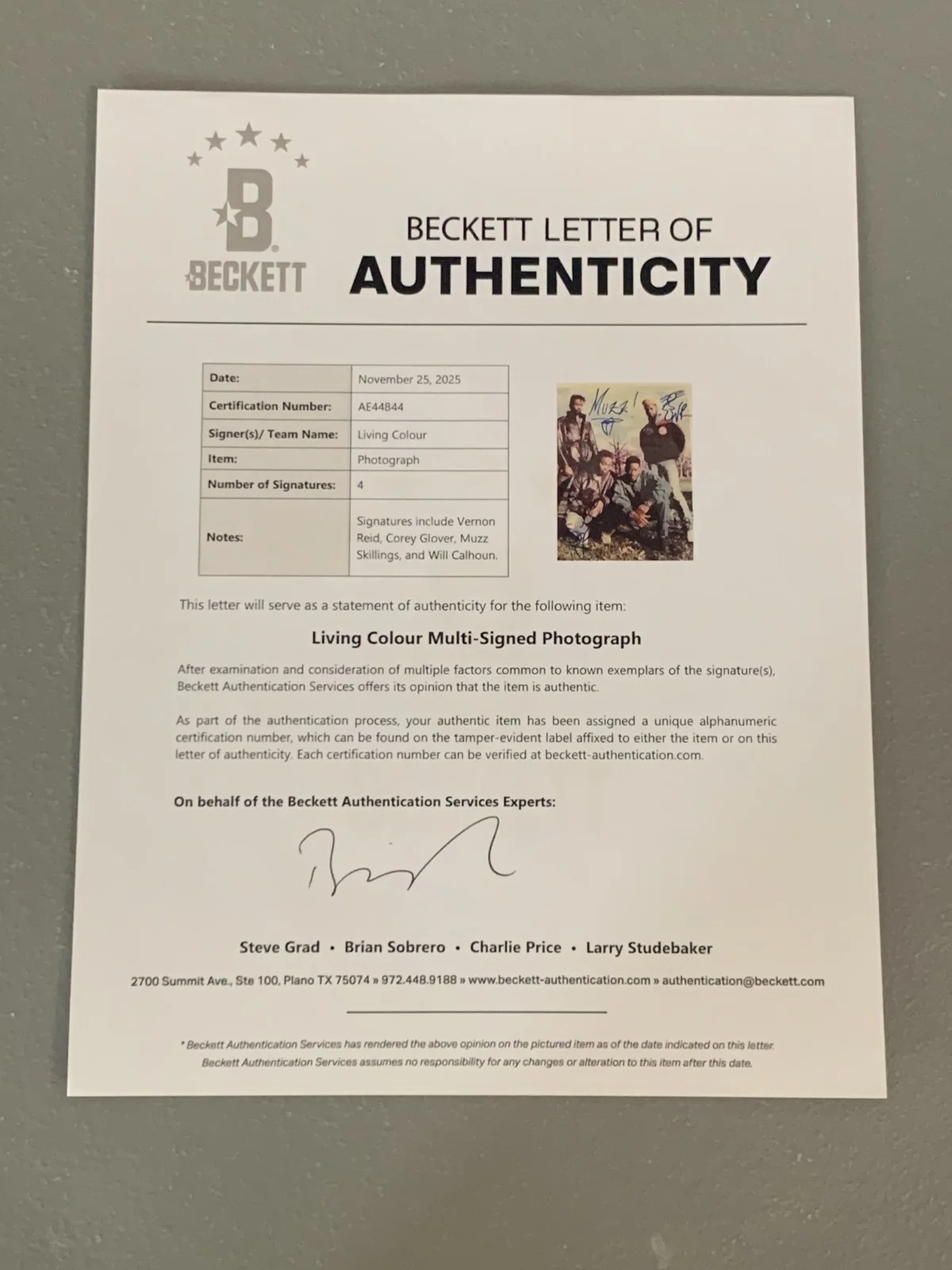 Living Colour Group Signed 10" x 8" Photo (4 Sigs) (Beckett/BAS Authentication), изображение 2