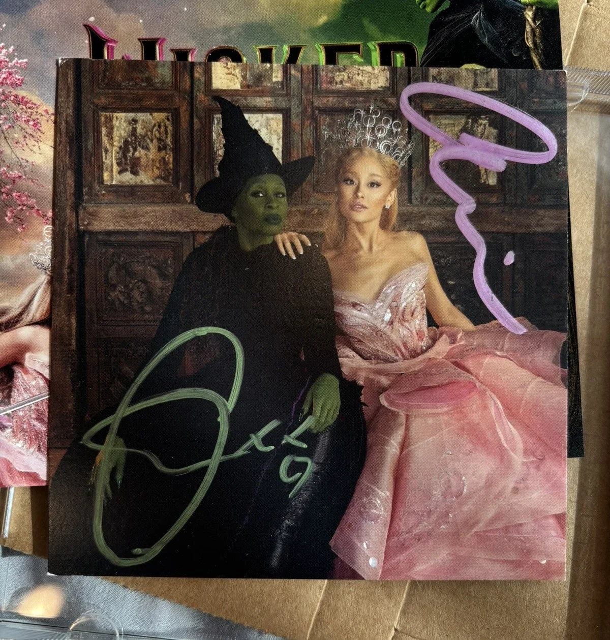Wicked CD SIGNED, Pink and Green, Ariana Grande and Cynthia Erivo, изображение 2
