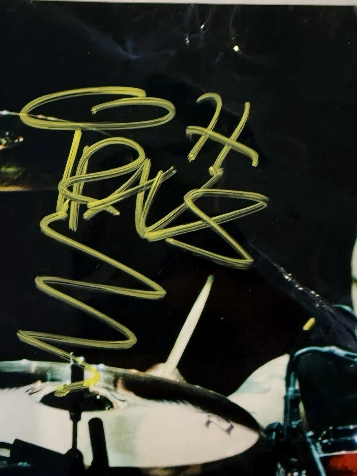BLINK 182 Travis Barker Signed 8x10 - Photo Has Multiple Creases, image 2