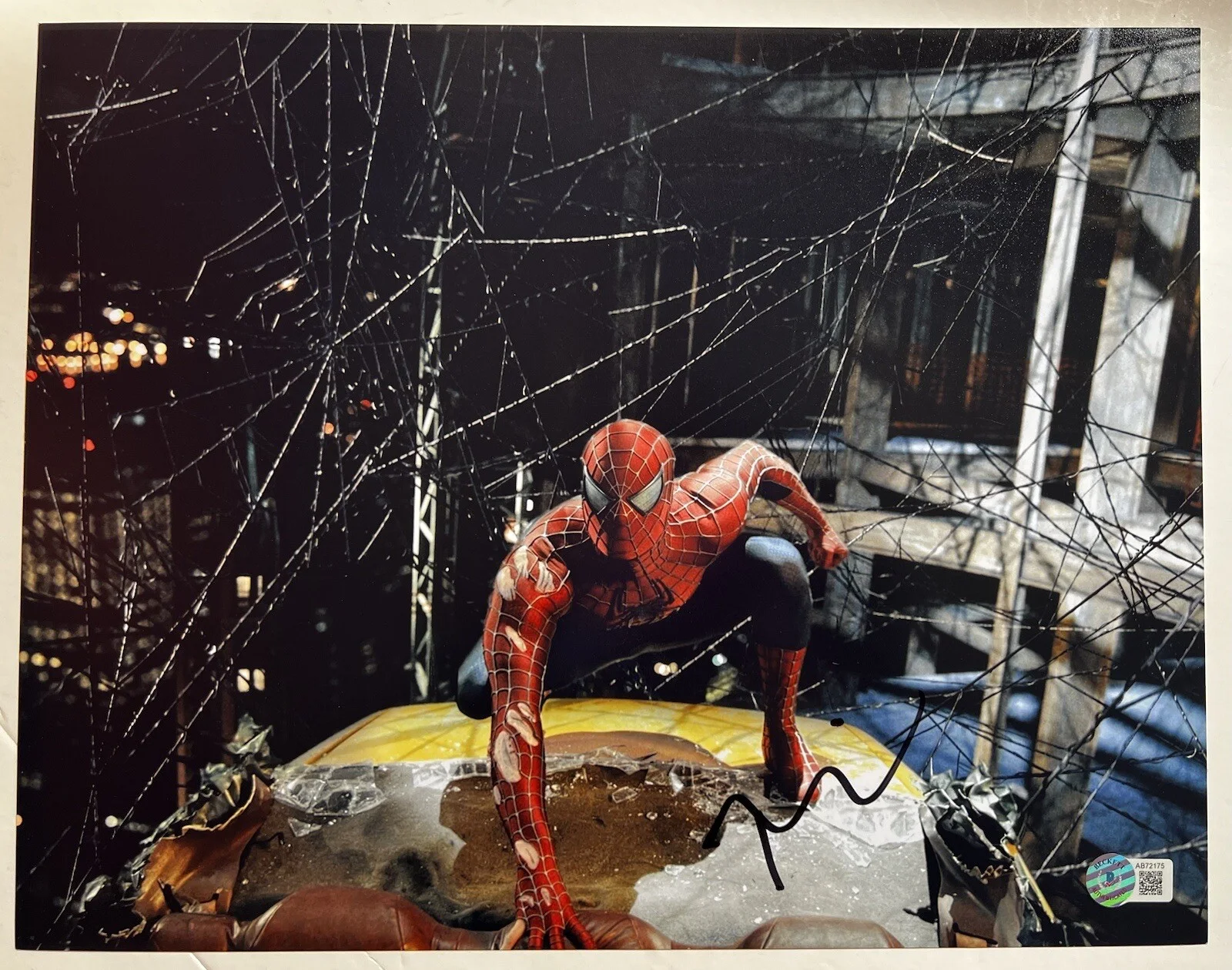Tobey Maguire — TOBEY MAGUIRE 11x14 SPIDERMAN PHOTO BECKETT AB72175, image 2