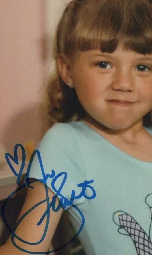 Jodie Sweetin — JODIE SWEETIN - 'Stephanie Tanner' on TV's "Full House" Signed 8x10 Photo w/COA, изображение 2