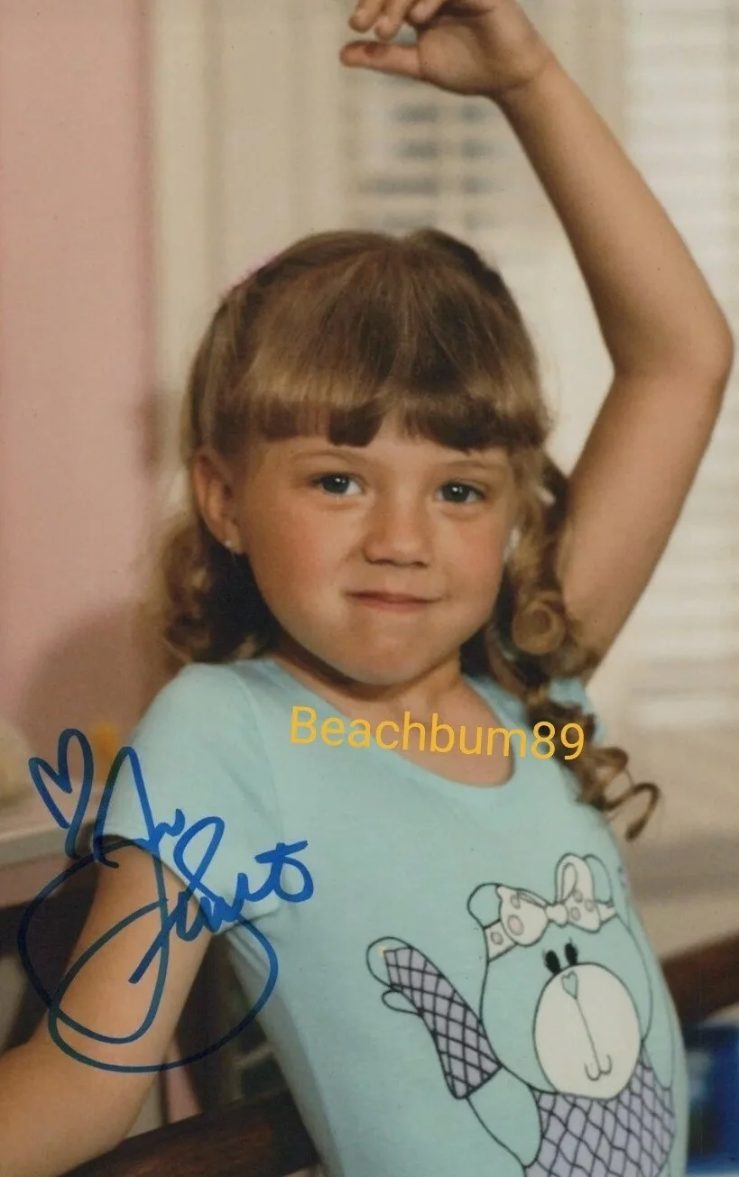 Jodie Sweetin — JODIE SWEETIN - 'Stephanie Tanner' on TV's "Full House" Signed 8x10 Photo w/COA, изображение 4