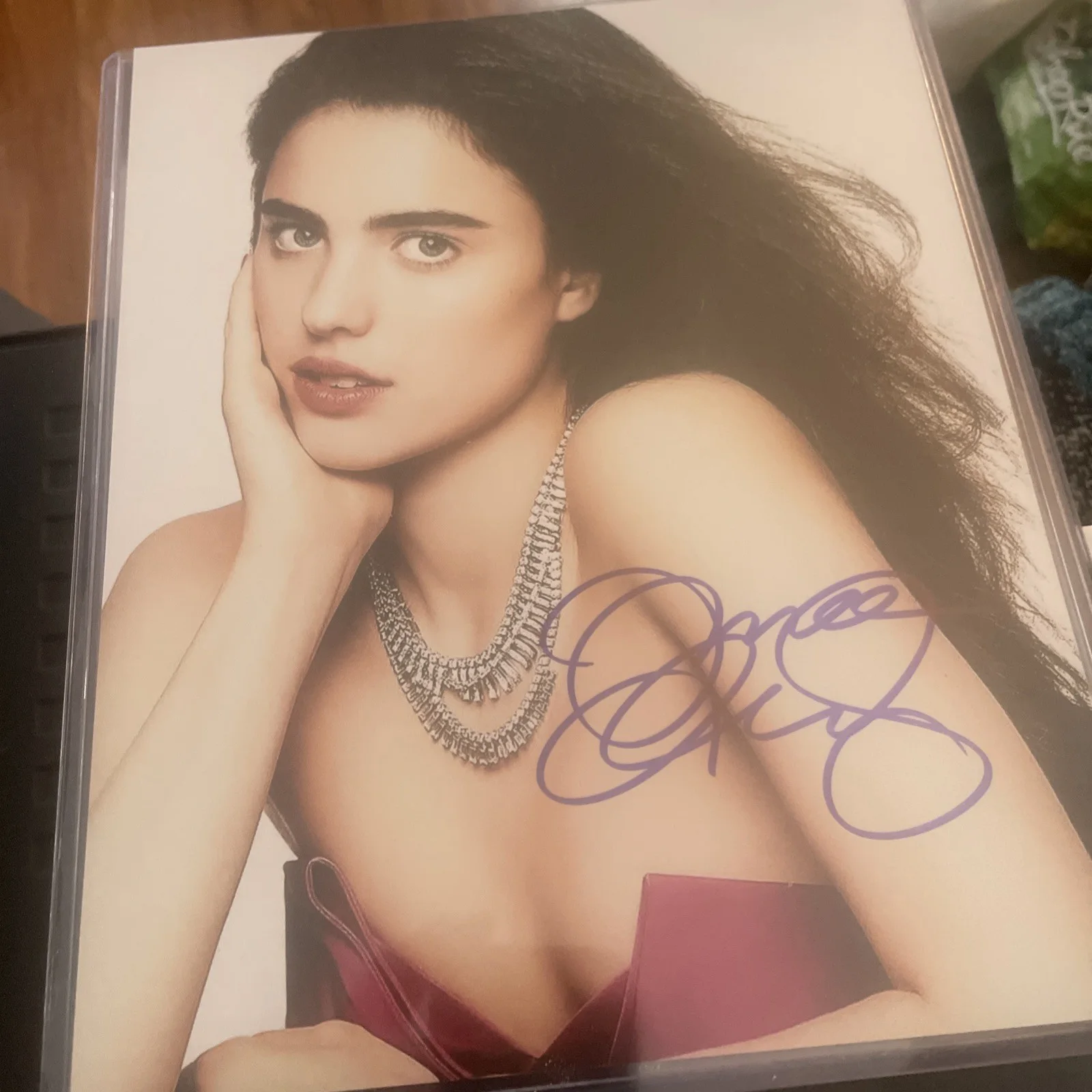 Margaret Qualley — MARGARET QUALLEY signed 8x10 THE SUBSTANCE COA Free Vanity Fair Mag, изображение 2