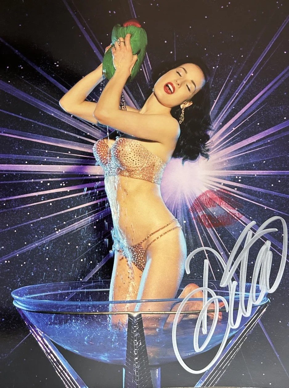 Dita Von Teese — Dita Von Teese Signed 8x10 Photo Signed & Kissed Martini Glass Pose Burlesque