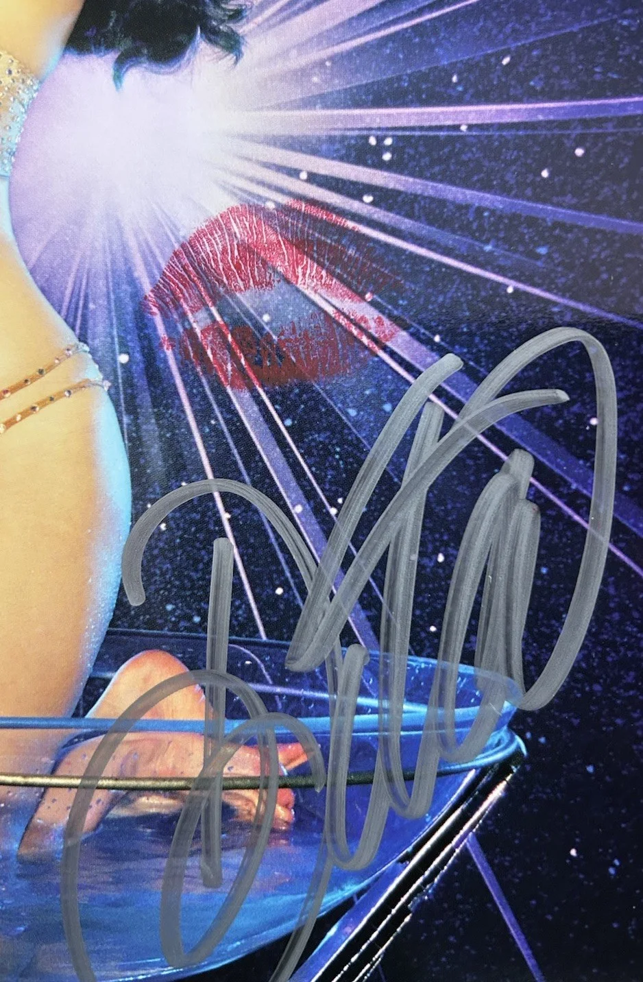 Dita Von Teese — Dita Von Teese Signed 8x10 Photo Signed & Kissed Martini Glass Pose Burlesque, изображение 2