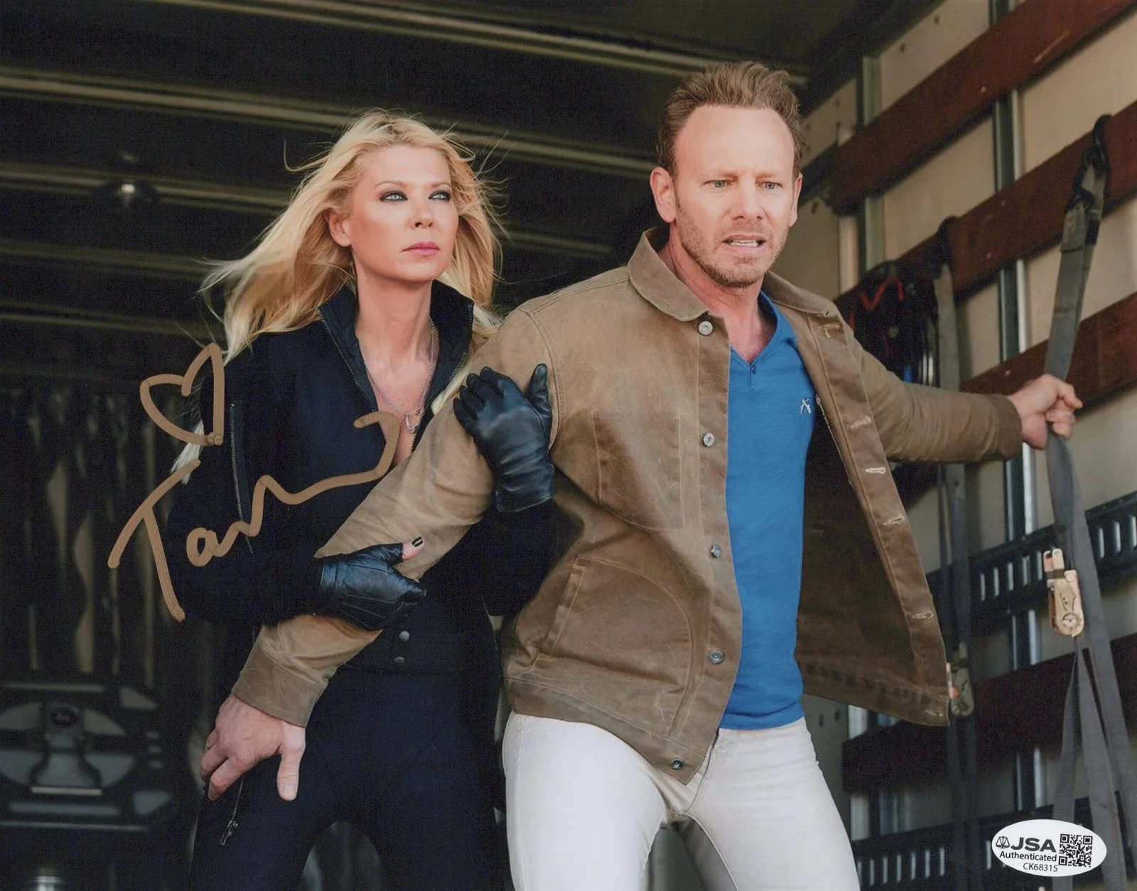 Tara Reid — Sharknado 8x10 photo of April signed by Tara Reid JSA COA