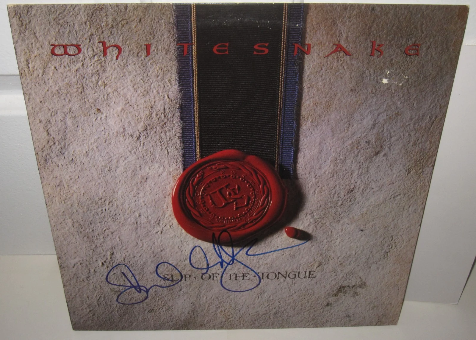 DAVID COVERDALE SIGNED WHITESNAKE SLIP OF THE TONGUE ALBUM VINYL AUTOGRAPH JSA, изображение 3