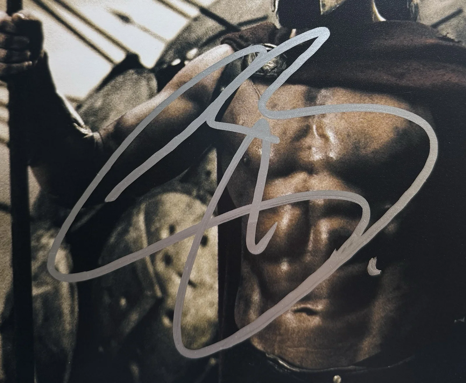 Gerard Butler — Gerard Butler Autograph Signed 11x14 300 Leonidas Photo with Beckett COA, изображение 2