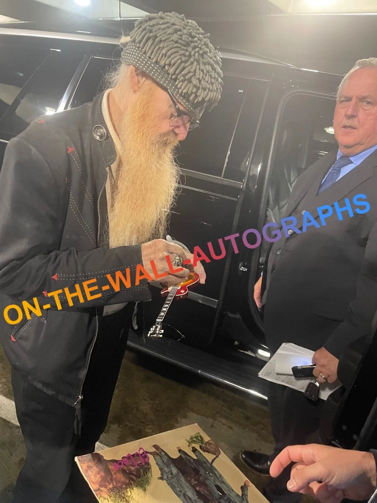 ZZ TOP BILLY GIBBONS HAND SIGNED AUTOGRAPHED GIBSON MINI GUITAR RARE EXACT PROOF, изображение 4