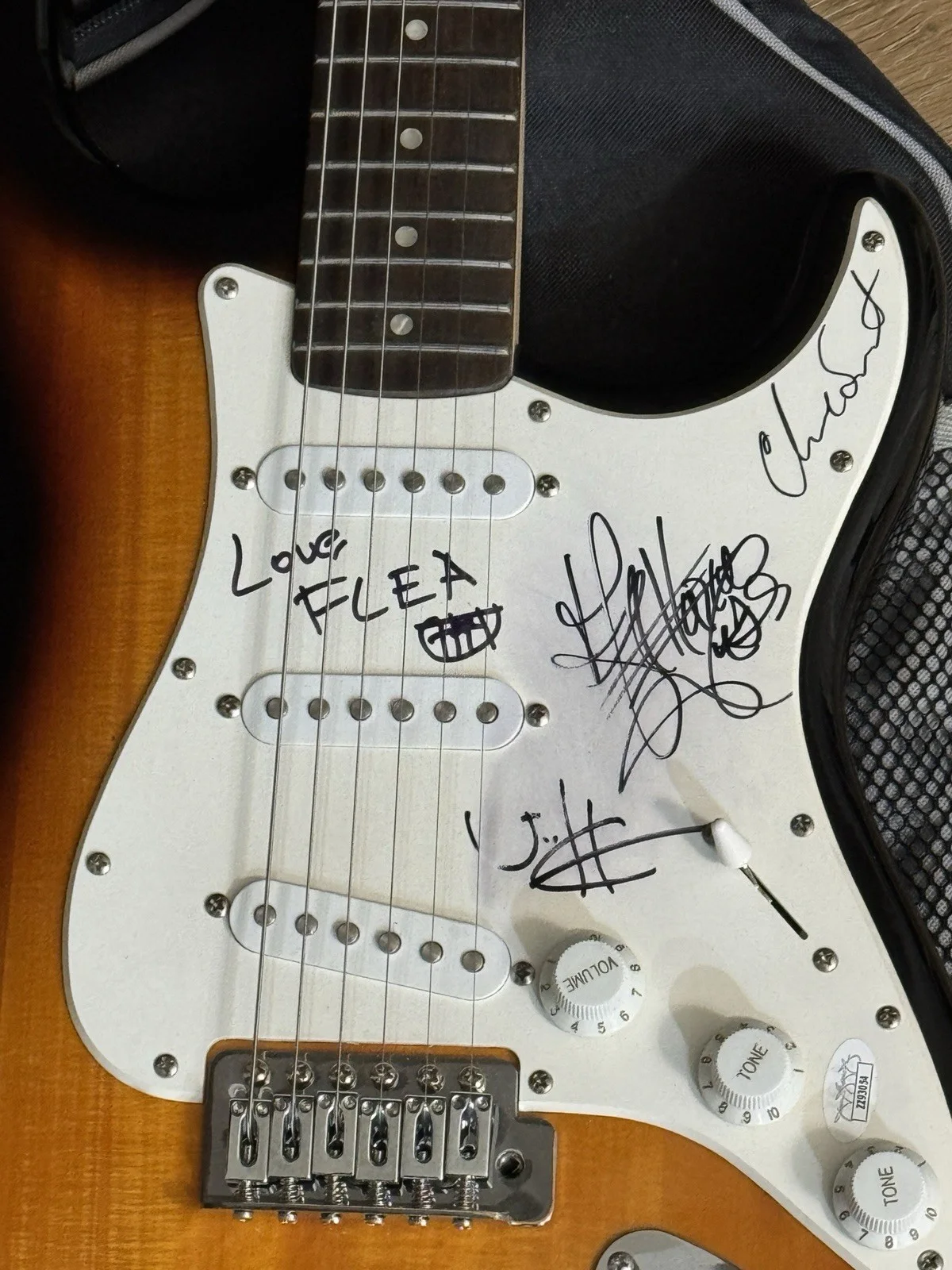 (JSA LOA) SIGNED RED HOT CHILI PEPPERS GUITAR KIEDIS FLEE CHAD FRUSCIANTE *CASE, изображение 5