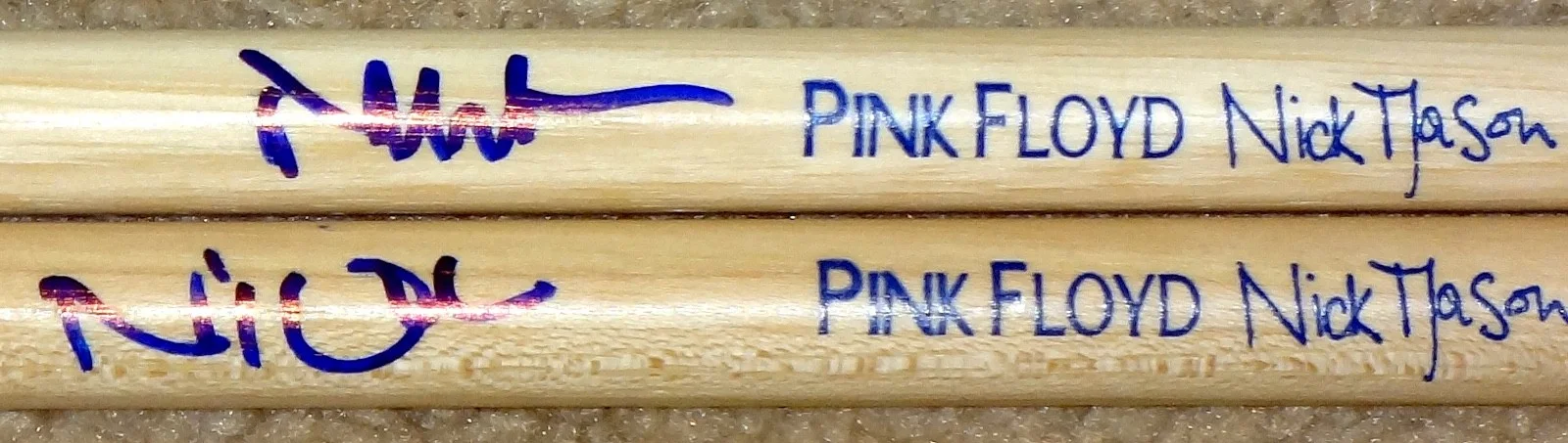 PINK FLOYD NICK MASON HAND SIGNED AUTOGRAPHED SIGNATURE DRUMSTICKS! PROOF+COA!, image 2