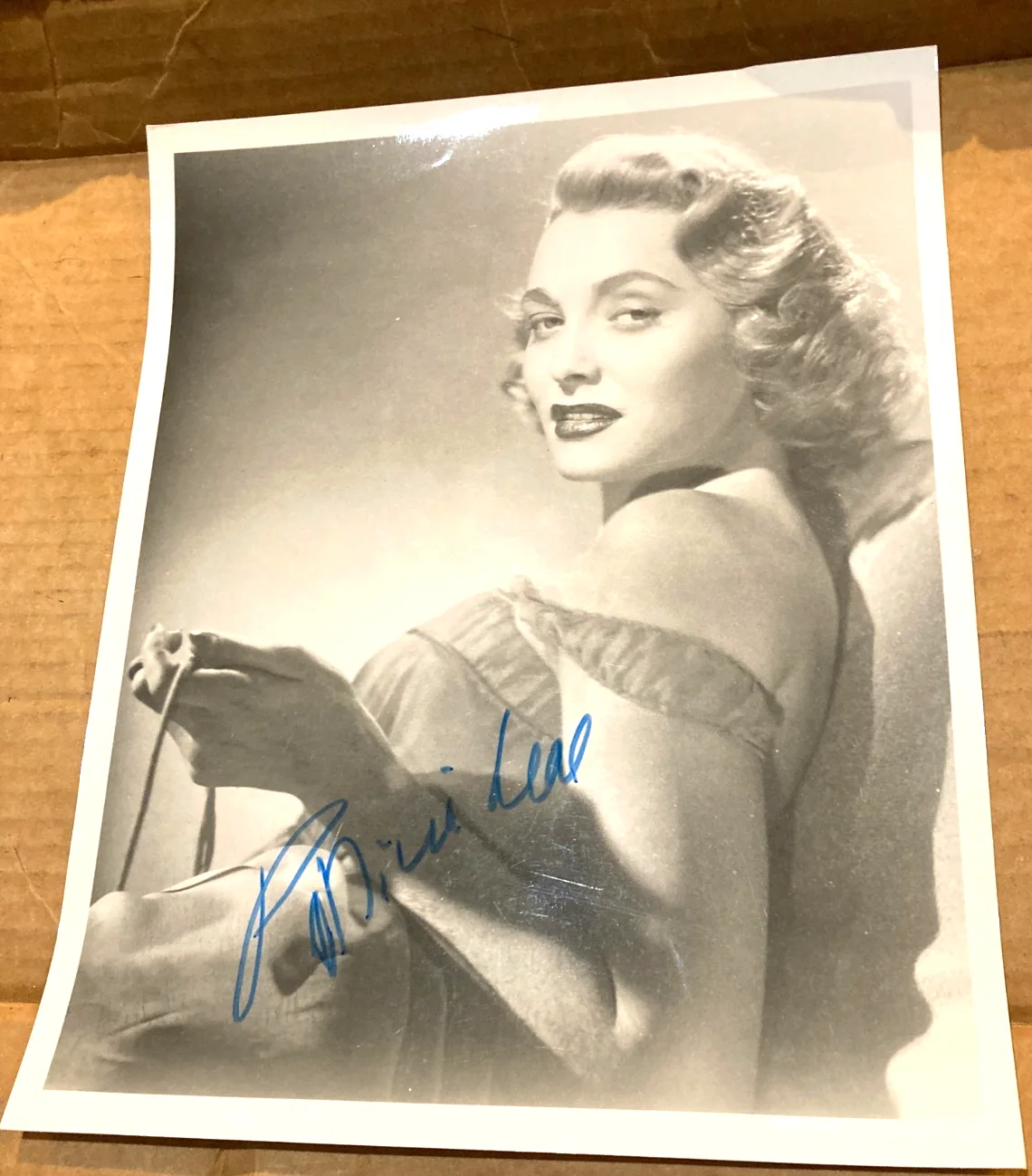 PATRICIA NEAL — Vintage PATRICIA NEAL SIGNED Auto 8x10 BLACK & WHITE /CERTIFICATE