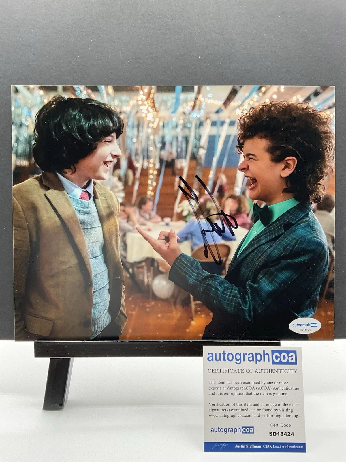 Gaten Matarazzo — Gaten Matarazzo signed 8x10 Stranger Things signed 8x10 ACOA autographed photo