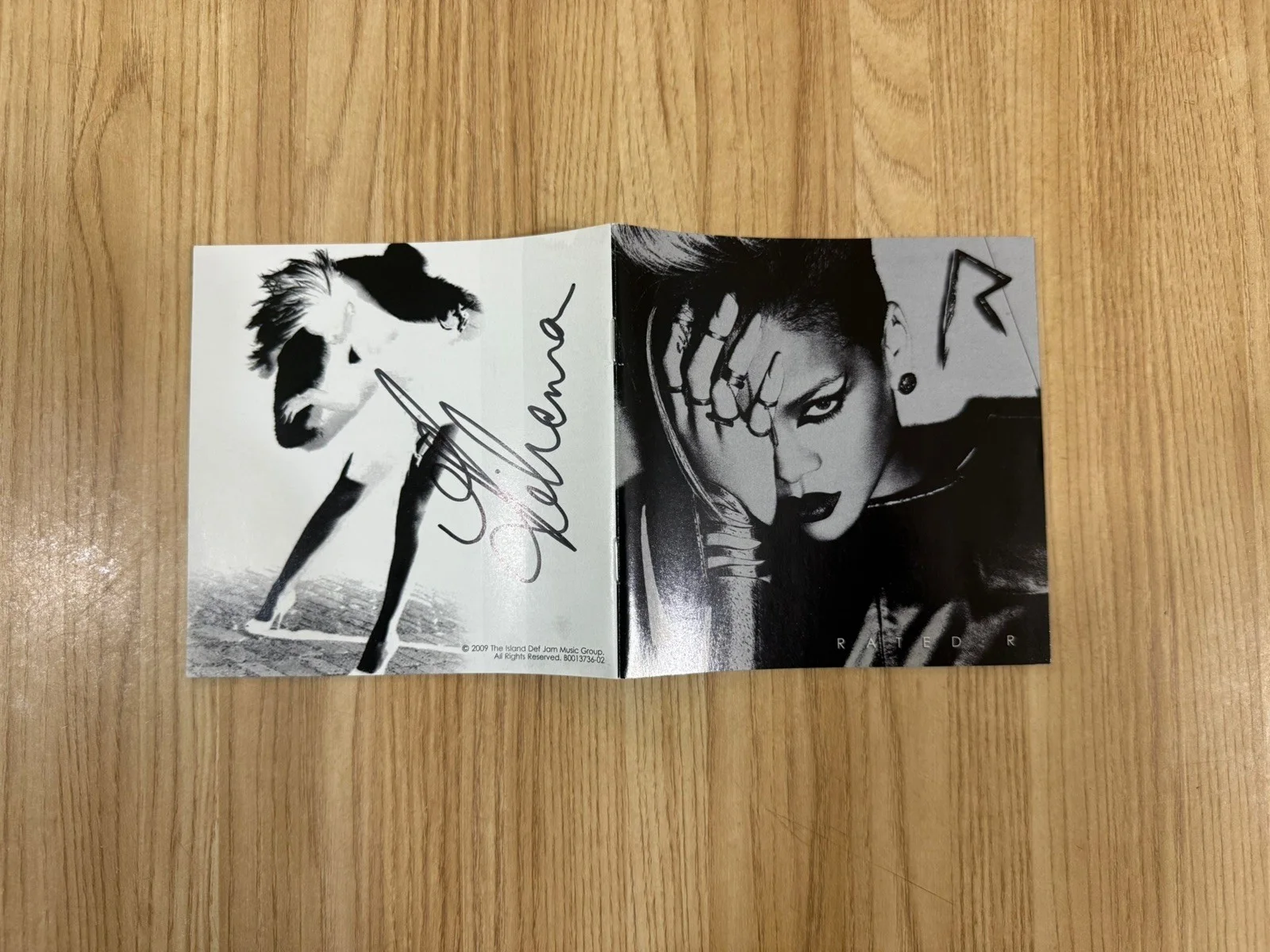 Rihanna Signed Autographed Rated R CD Booklet READ DESC, image 2