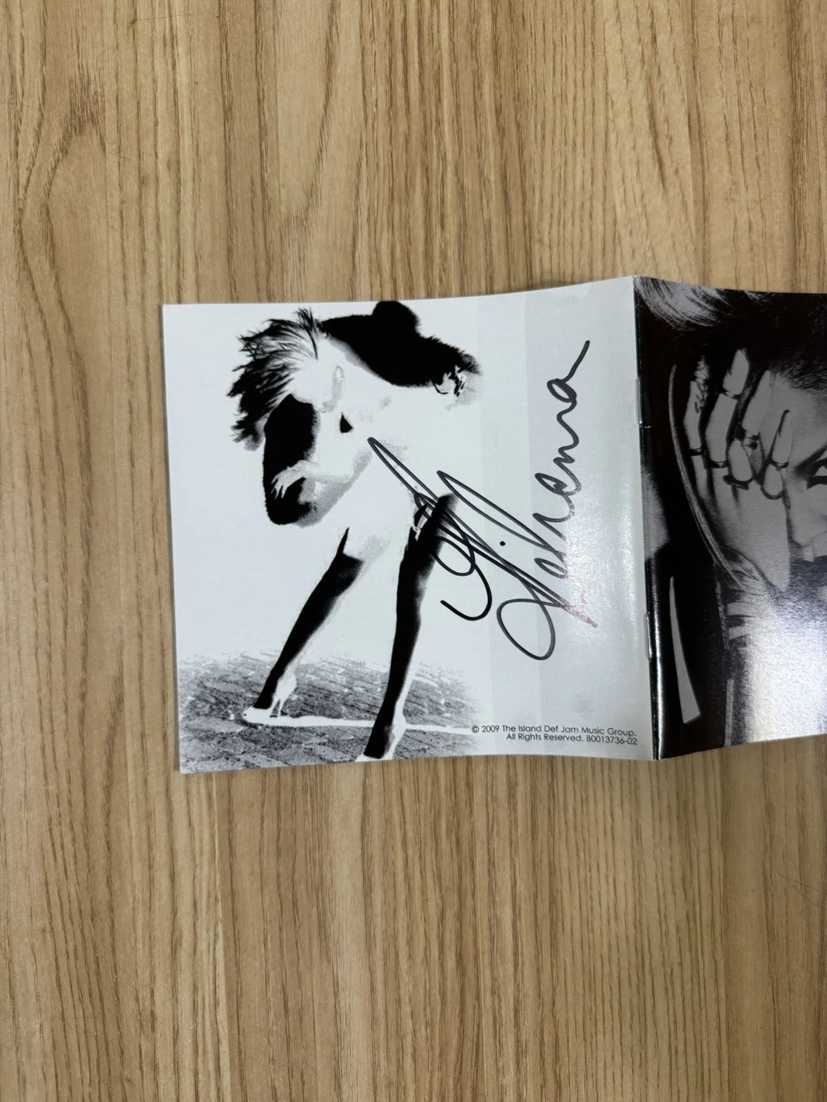 Rihanna Signed Autographed Rated R CD Booklet READ DESC, image 4