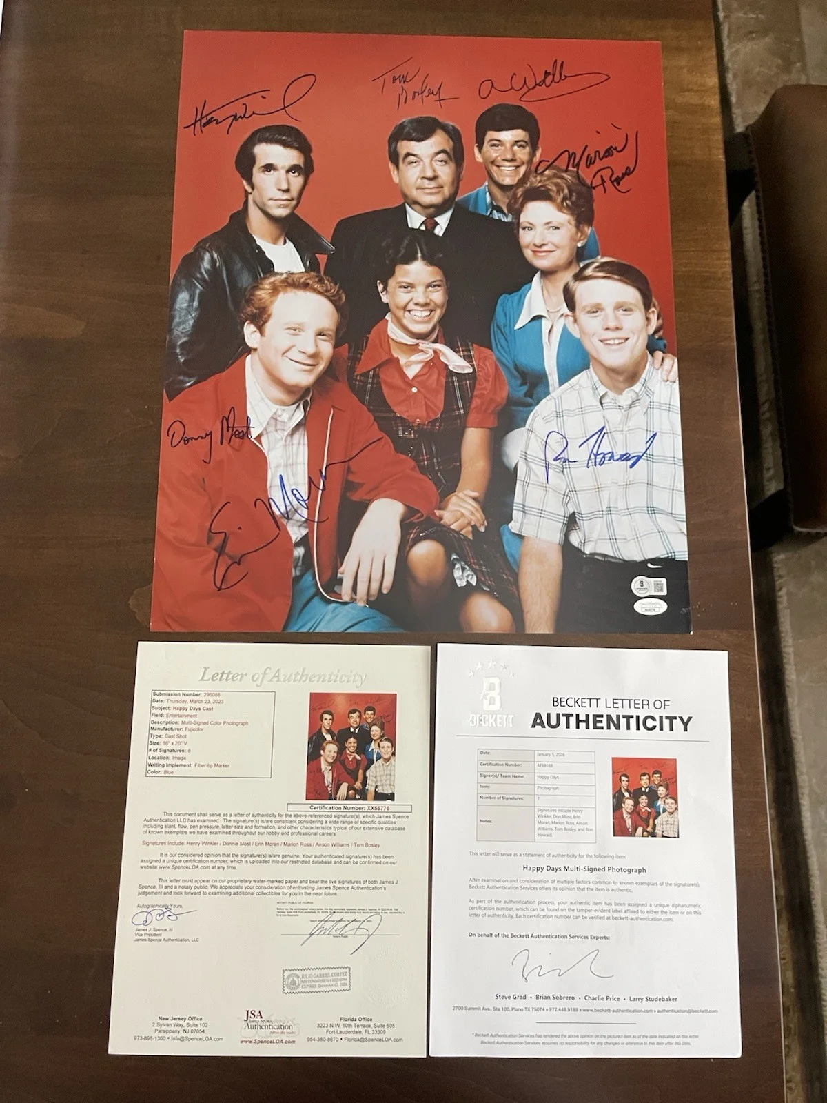 Happy Days Cast — HAPPY DAYS Cast 16x20 Signed by All Seven Beckett Letter Incredible !