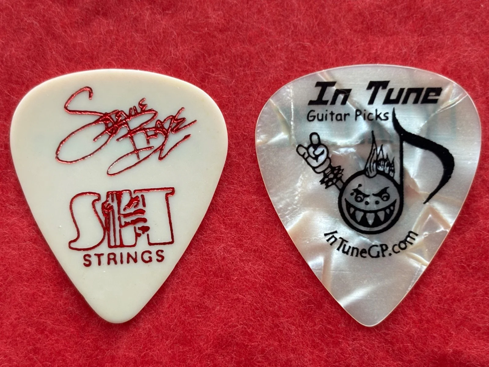 LILLIAN AXE Steve Blaze VINTAGE 2 Guitar Pick Set Including Pick from MCA HEYDAY, изображение 2