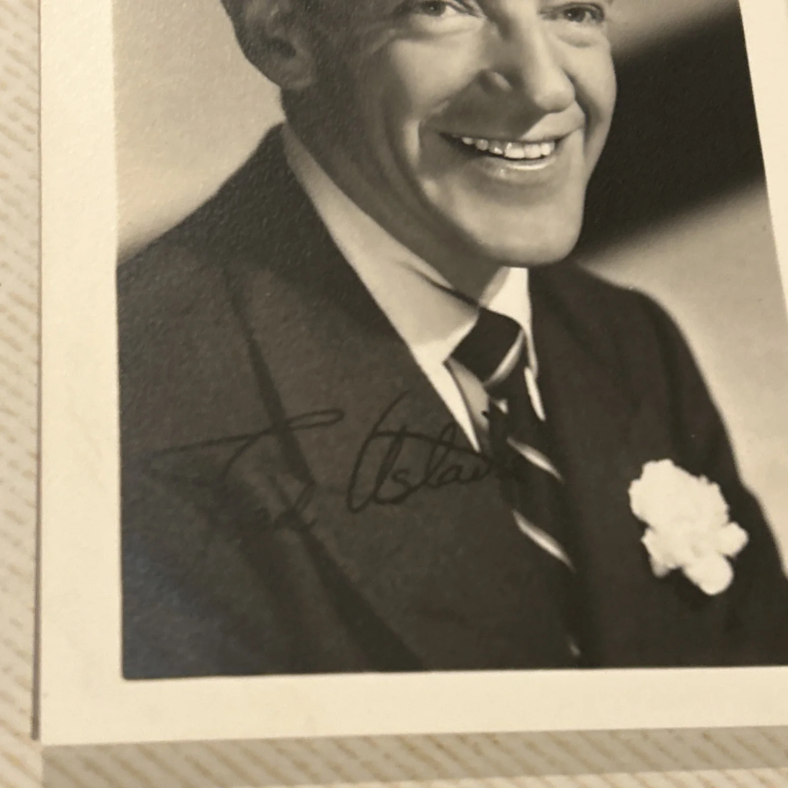 Fred Astaire — FRED ASTAIRE ORIGINAL VINTAGE 3.5 x 5 PHOTO PORTRAIT FACSIMILE SIGNATURE, изображение 2
