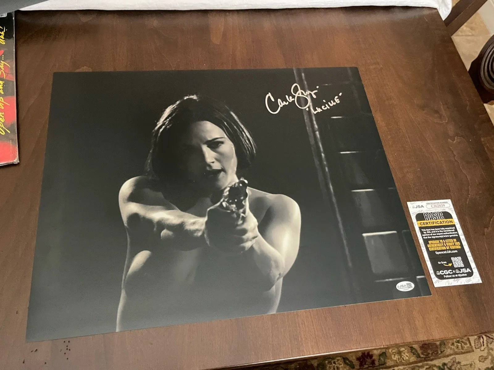 Carla Gugino — Carla Gugino autographed Hand signed 16x20 photo JSA Sin City Lucille (#3), изображение 2