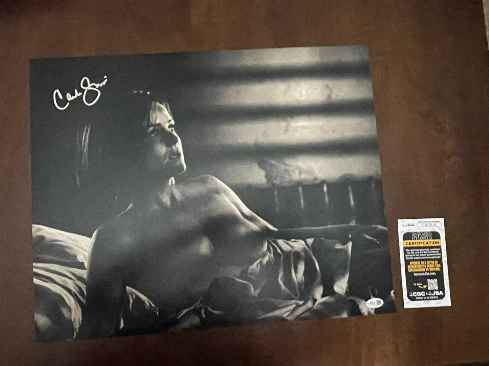 Carla Gugino — Carla Gugino autographed Hand signed 16x20 photo JSA Sin City Lucille (#2), изображение 2