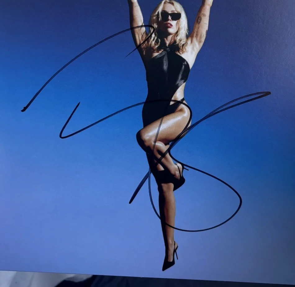 Miley Cyrus Signed Vinyl Album Endless Summer Vacation With Proof, изображение 3