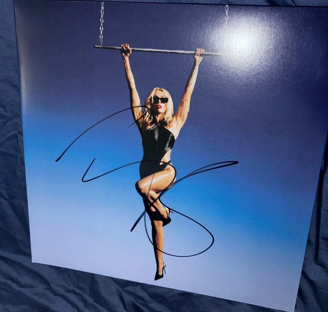 Miley Cyrus Signed Vinyl Album Endless Summer Vacation With Proof, изображение 4