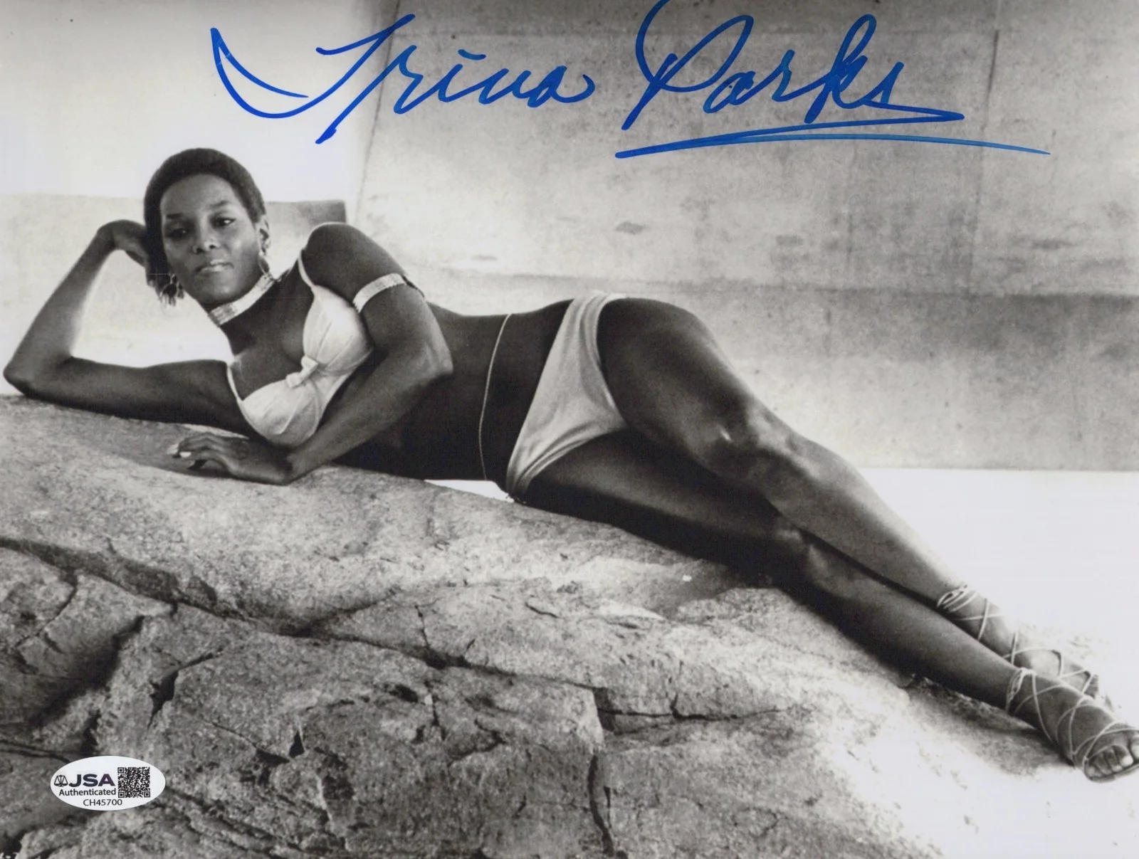 Trina Parks — TRINA PARKS Signed DIAMONDS ARE FOREVER 8x10 Photo BOND 007 Autograph JSA COA