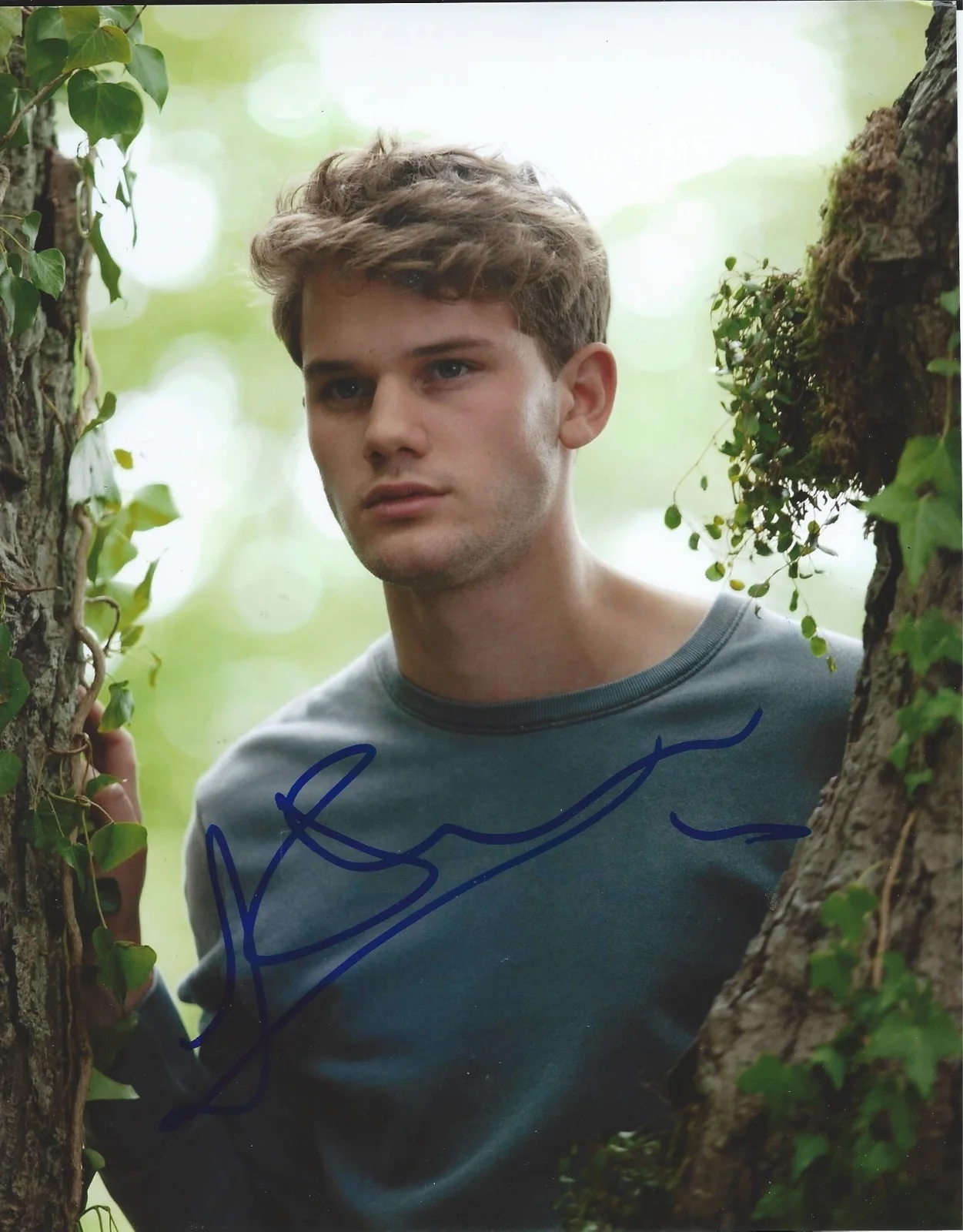 jeremy irvine — Jeremy Irvine signed 8x10 Photo in person. War Horse, Stonewall