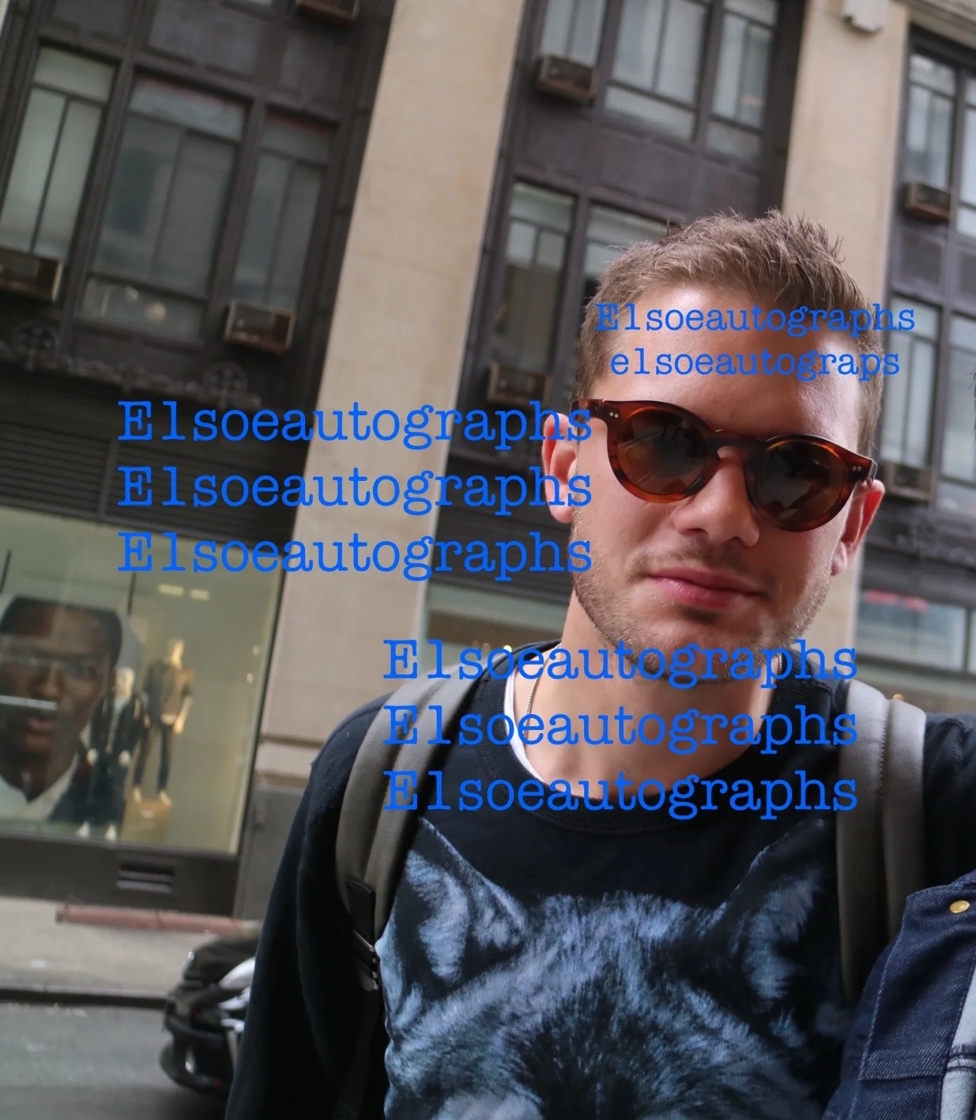 jeremy irvine — Jeremy Irvine signed 8x10 Photo in person - War Horse, Stonewall, изображение 2