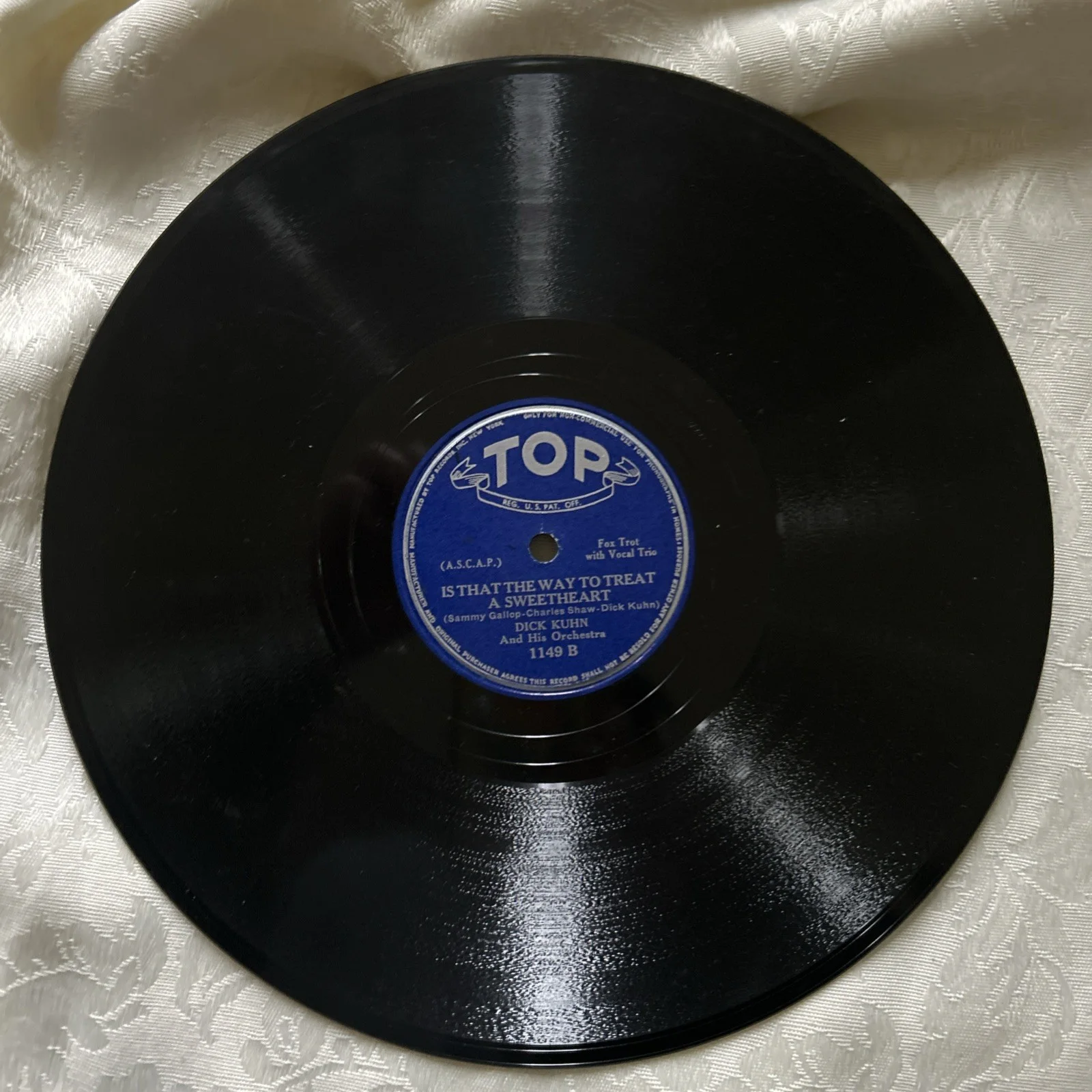 TOP (2) 10” 78rpm Dick Kuhn & Orchestra Fox Trot & Vocal Trio 1940’s Shellac, image 3
