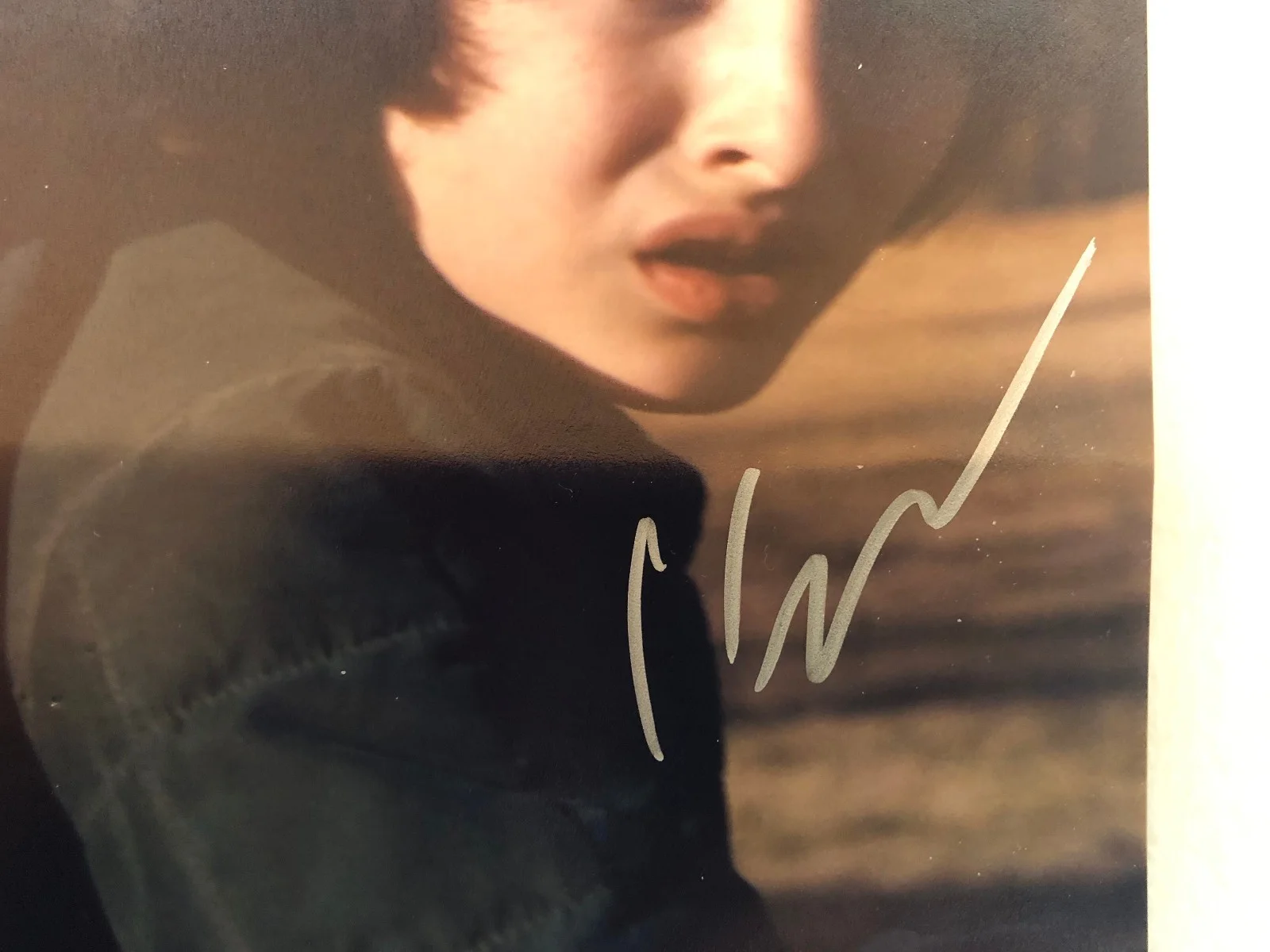 MILLIE BOBBY BROWN, FINN WOLFHARD — STRANGER THINGS - Millie Bobby Brown Finn Wolfhard Signed 2X Photo w/CofA, image 4