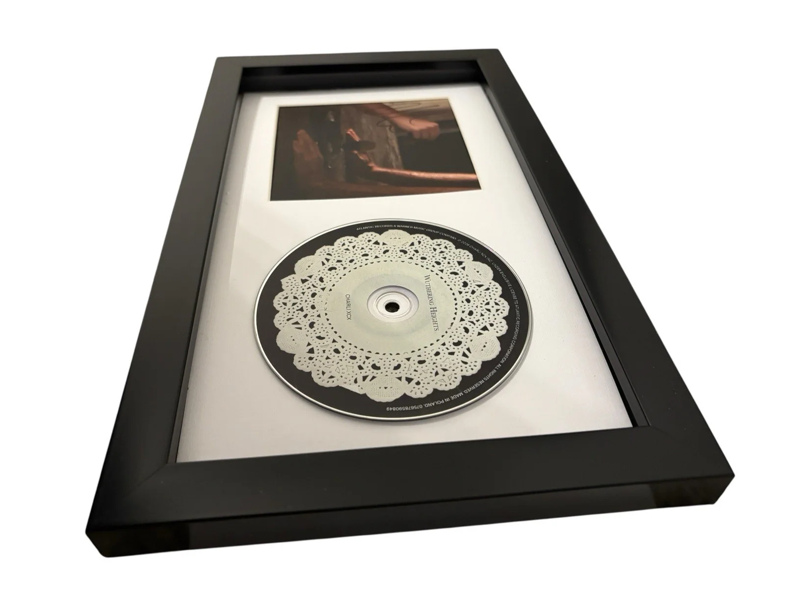CHARLI XCX SIGNED AUTOGRAPH WUTHERING HEIGHTS FRAMED & MATTED CD DISPLAY, image 4