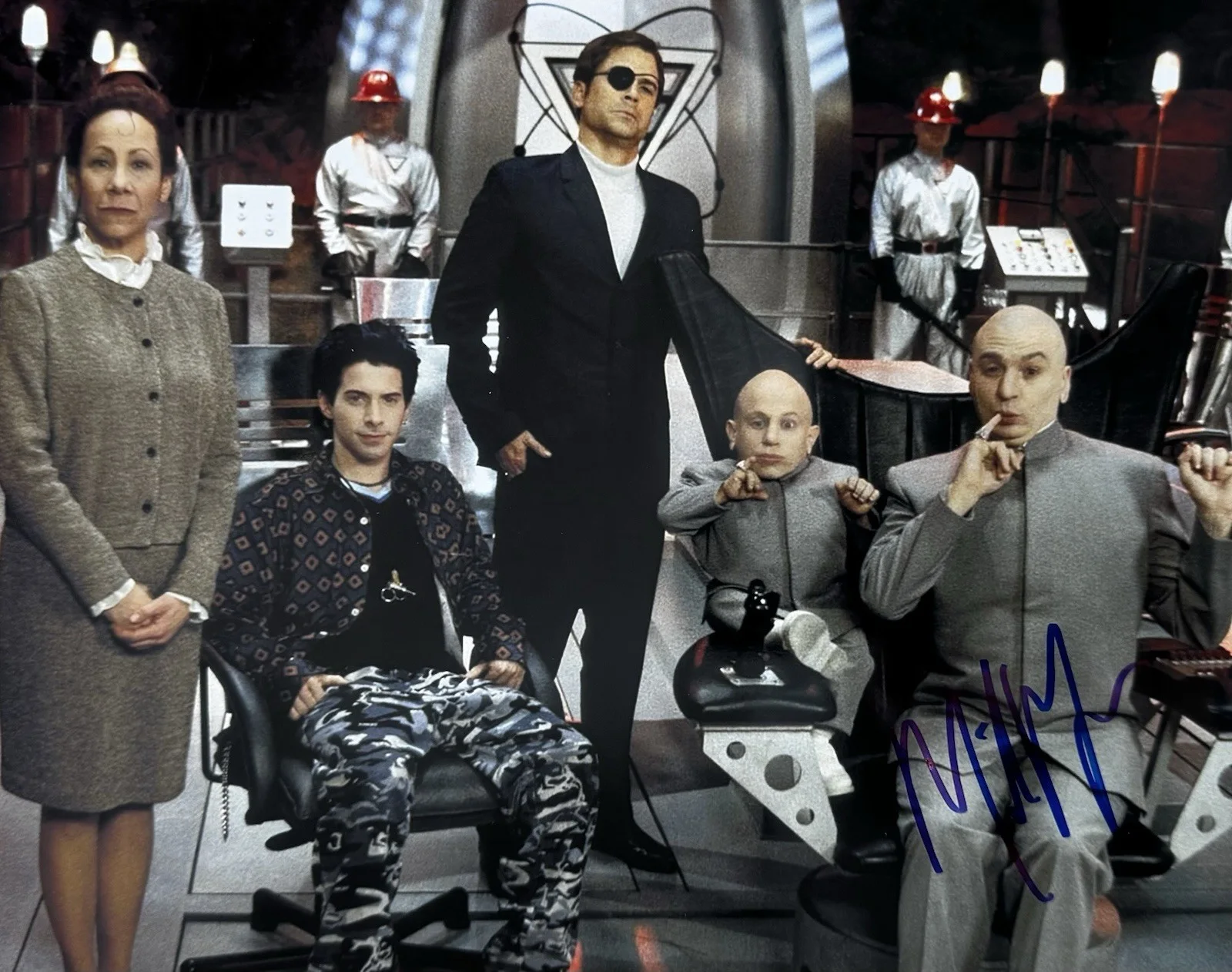 Mike Myers — Mike Myers signed 8x10 photo Shrek Austin Powers Movies Actor W/COA